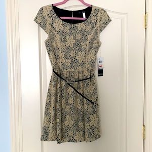 Short sleeve, lace dress with belt detail